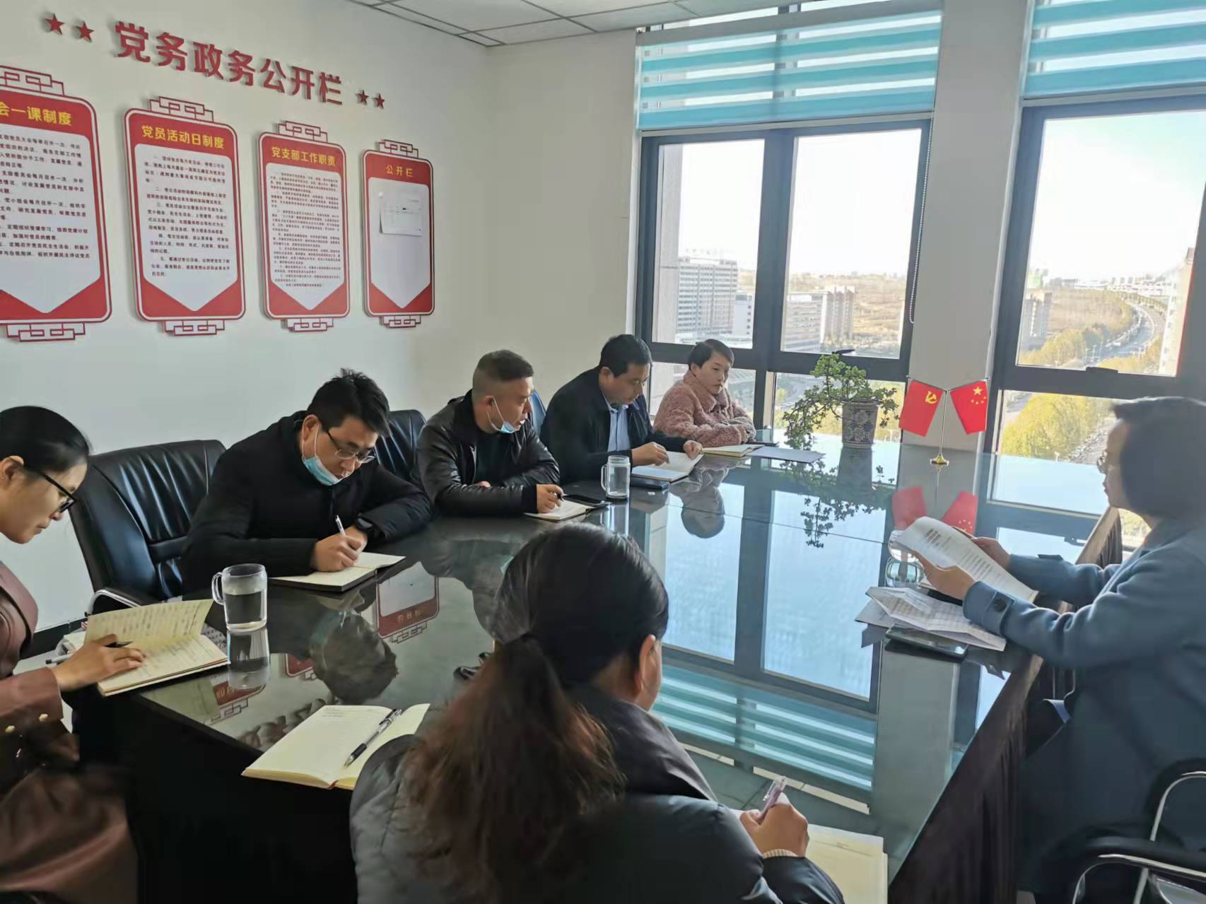 登封市工商联集中学习贯彻河南省第十一次党代会精神(图1) 登封市工商联集中学习贯彻河南省第十一次党代会精神(图1)