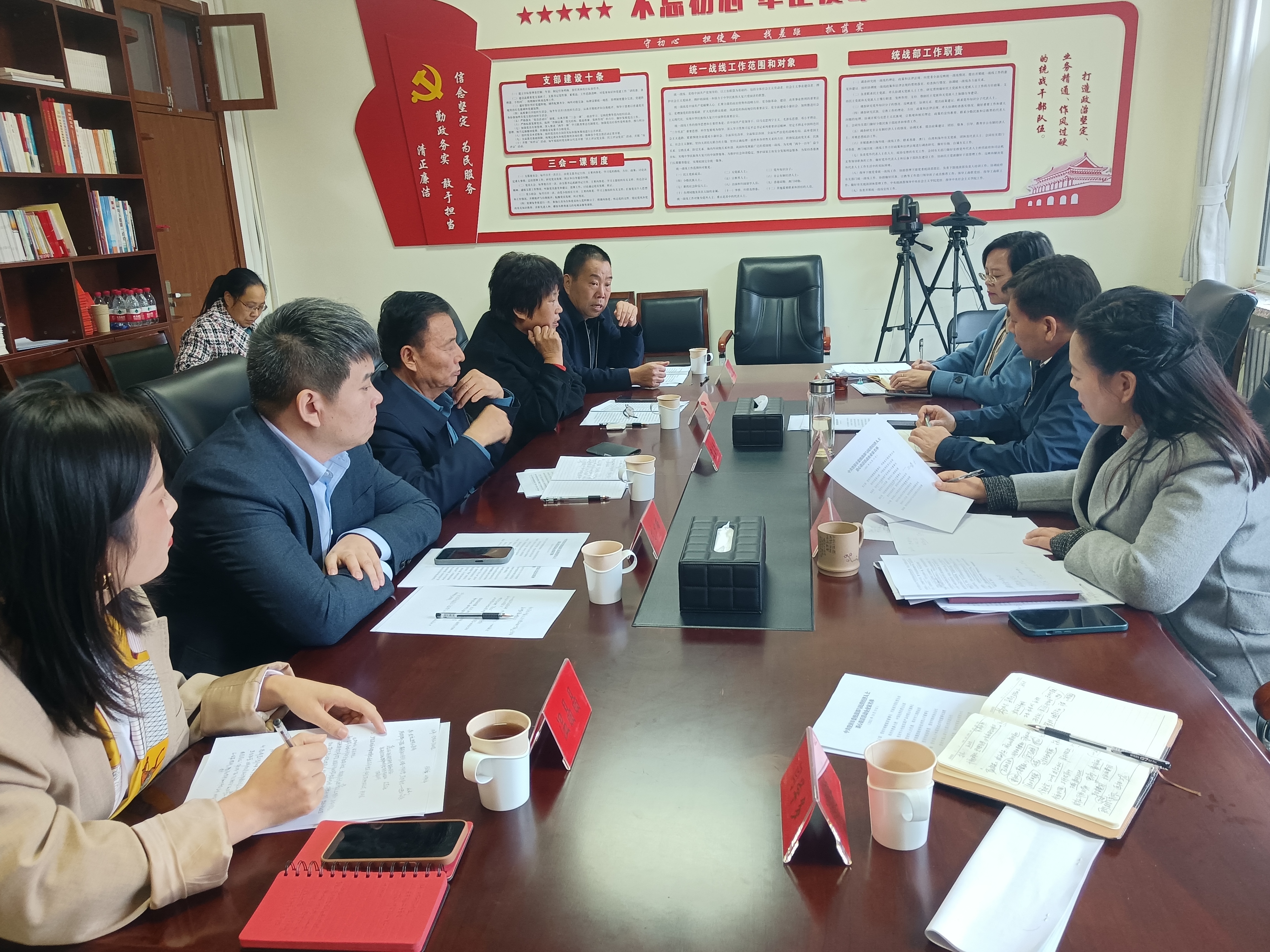 登封市民营经济人士开展谈心谈话活动(图2) 登封市民营经济人士开展谈心谈话活动(图2)