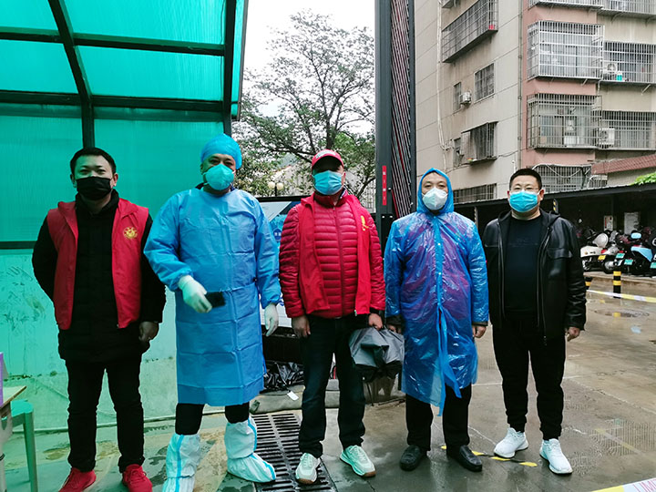 【疫情防控】 敢于担当 勇于奉献——盐城商会积极助力郑州核酸检测志愿服务(图1) 郑州市盐城商会党支部助力核酸检测工作.jpg