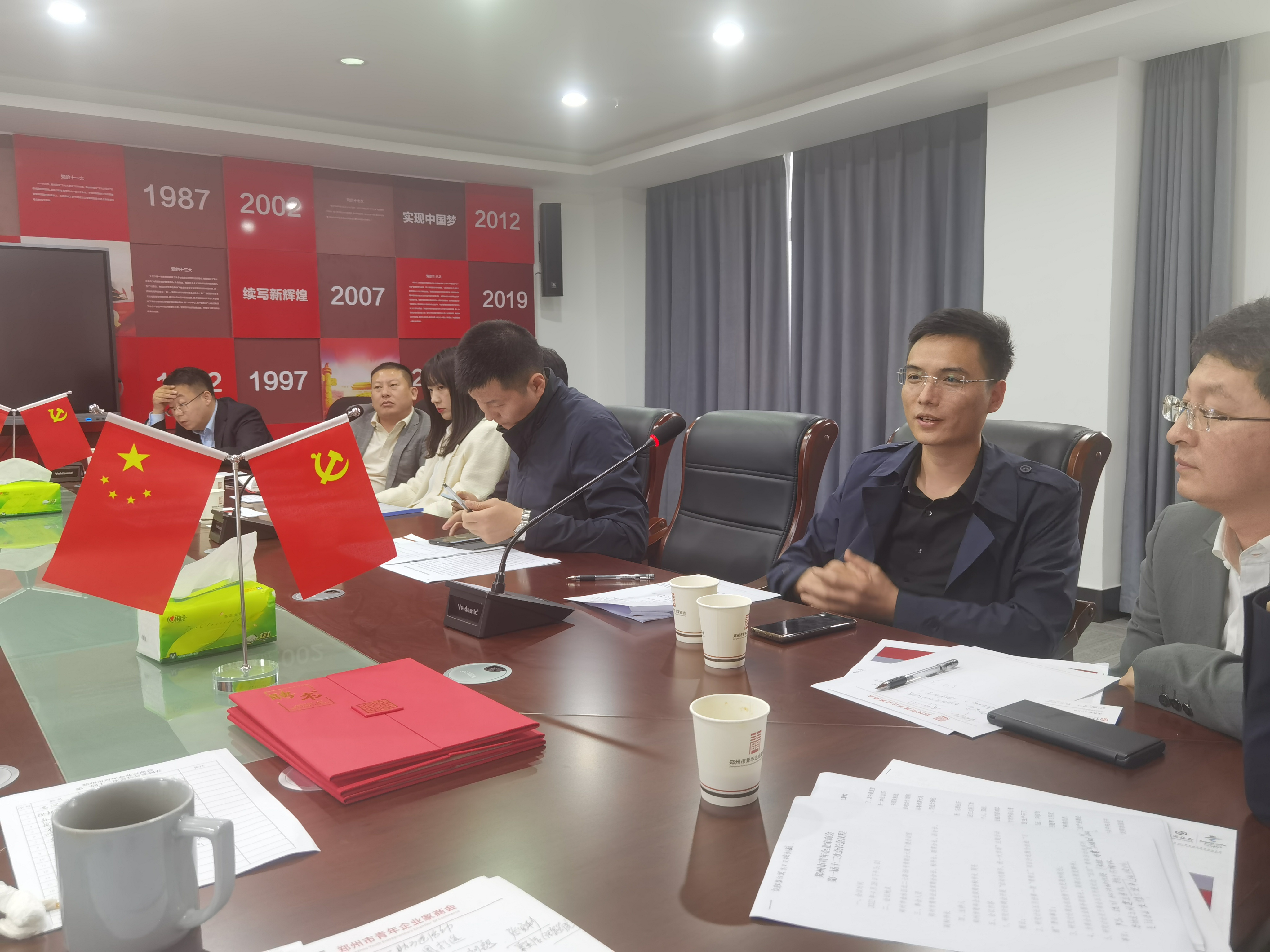 郑州市青年企业家商会召开第一届十二次会长会议(图2) 26faecd2e0a383eaddbc4f2773cc5a2.jpg
