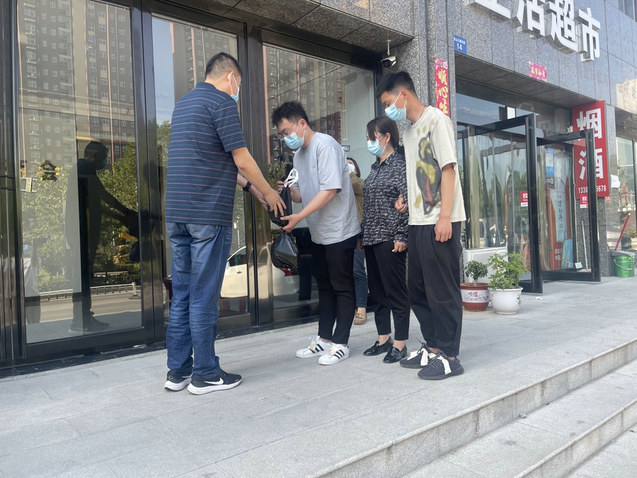 新密市工商联看望慰问抗疫英雄李战伟家属(图3) 微信图片_20220520164733.jpg