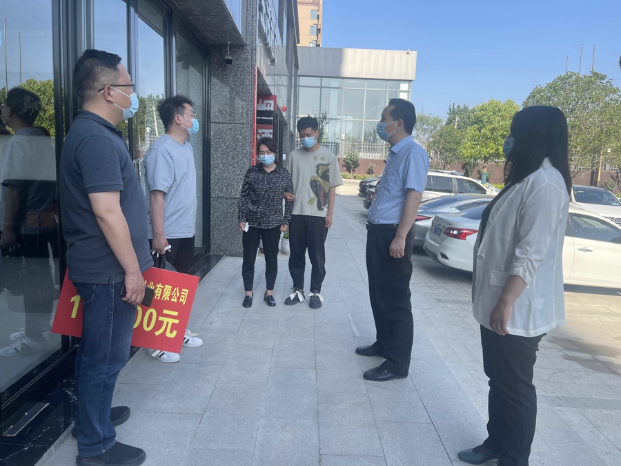 新密市工商联看望慰问抗疫英雄李战伟家属(图4) 微信图片_20220520164737.jpg