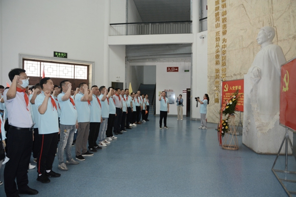 追寻英雄足迹 争当时代先锋---郑州市温州商会开展“奋进新征程 献礼二十大”红七月主题活动(图4) 微信图片_20220629144041.jpg