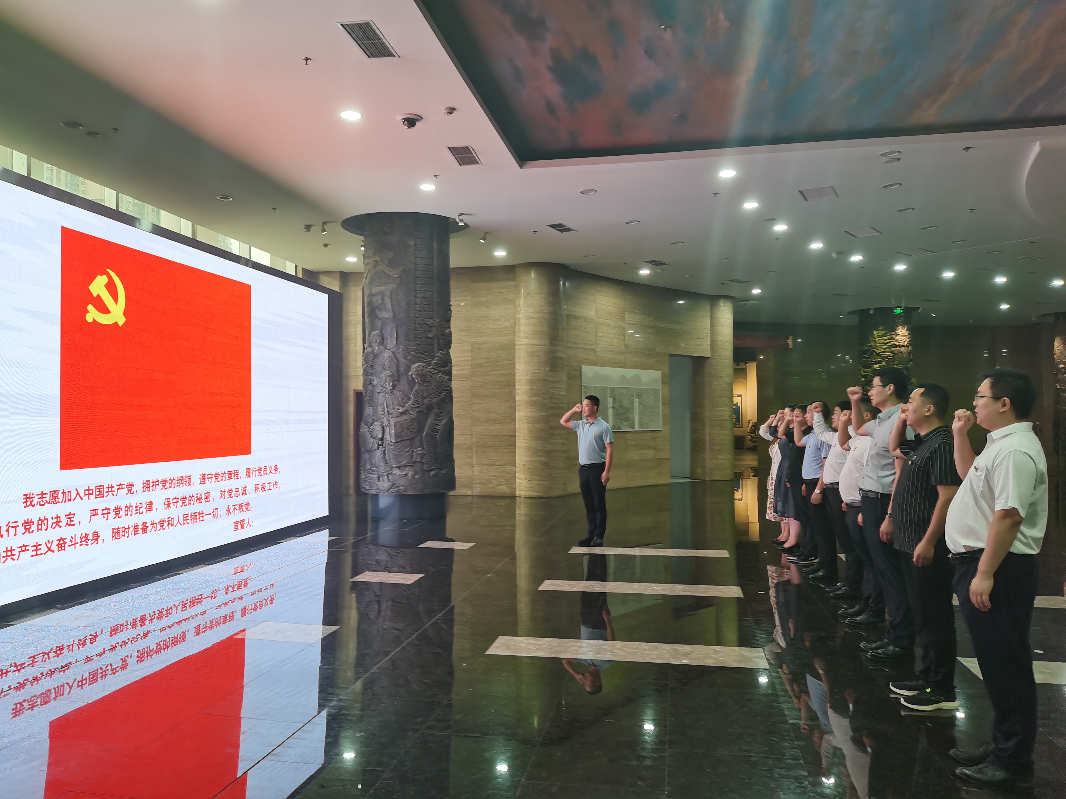 缅怀先烈,追忆峥嵘岁月——我会党支部参观中原英烈纪念馆(图2) 83b1a0080f4f9f863417b41f47e7c72.jpg