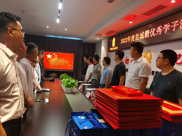 传承铁军精神 弘扬黄河文化(图1) 奏国歌.jpg