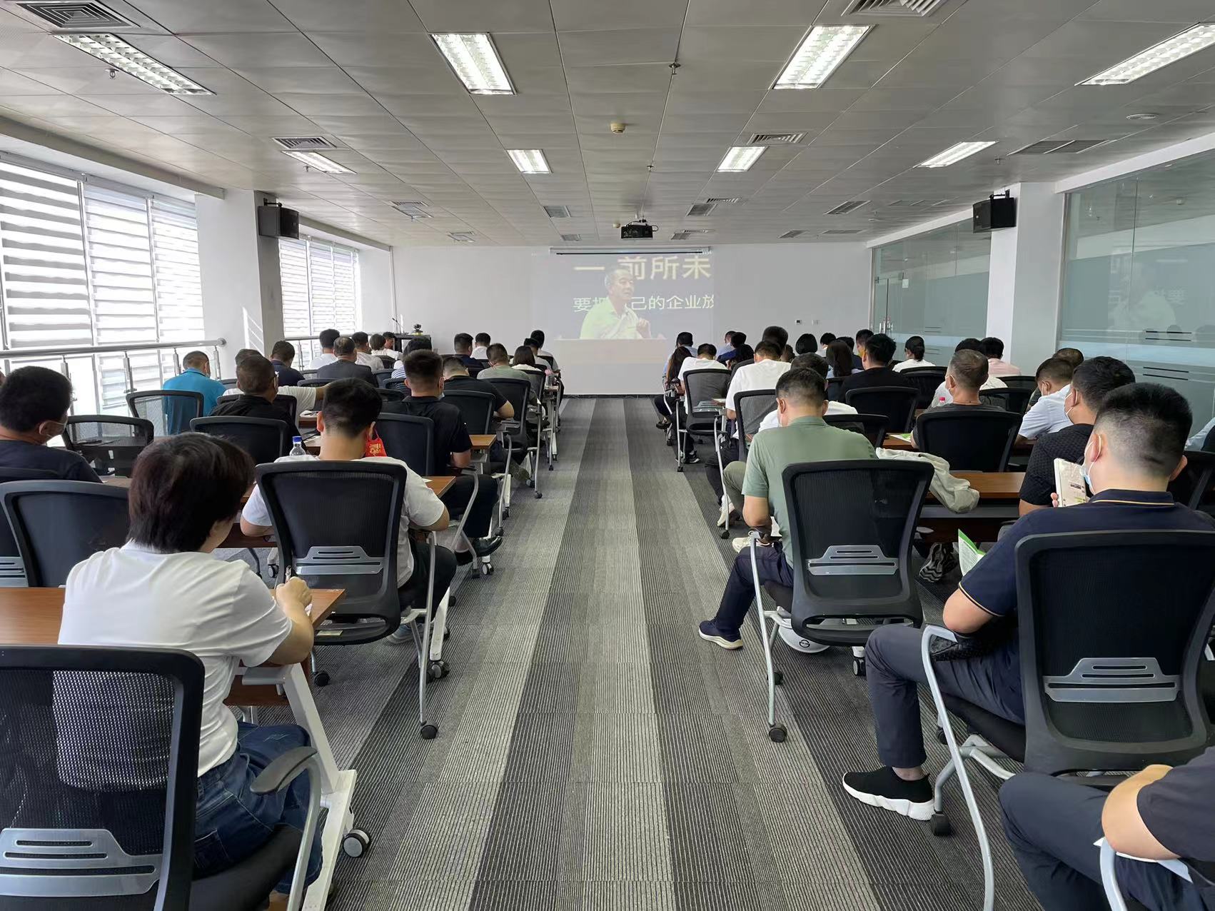 新郑市工商联开展“惠企纾困送政策”培训活动(图2) 微信图片_20220825110943.jpg