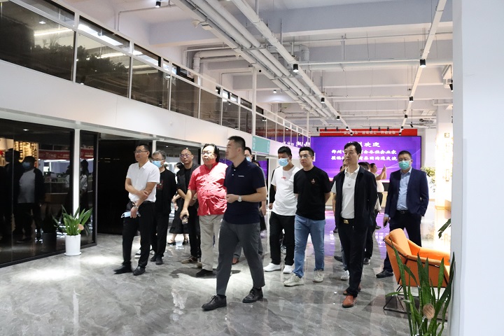 为会员企业赋能,郑州市盐城商会组织赴海一云商集团学习交流(图1) IMG_8175.jpg