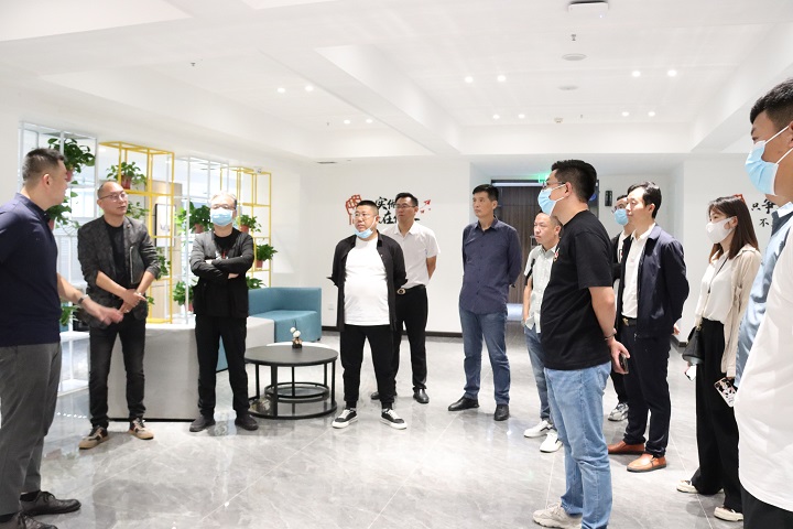 为会员企业赋能,郑州市盐城商会组织赴海一云商集团学习交流(图2) IMG_8182.jpg