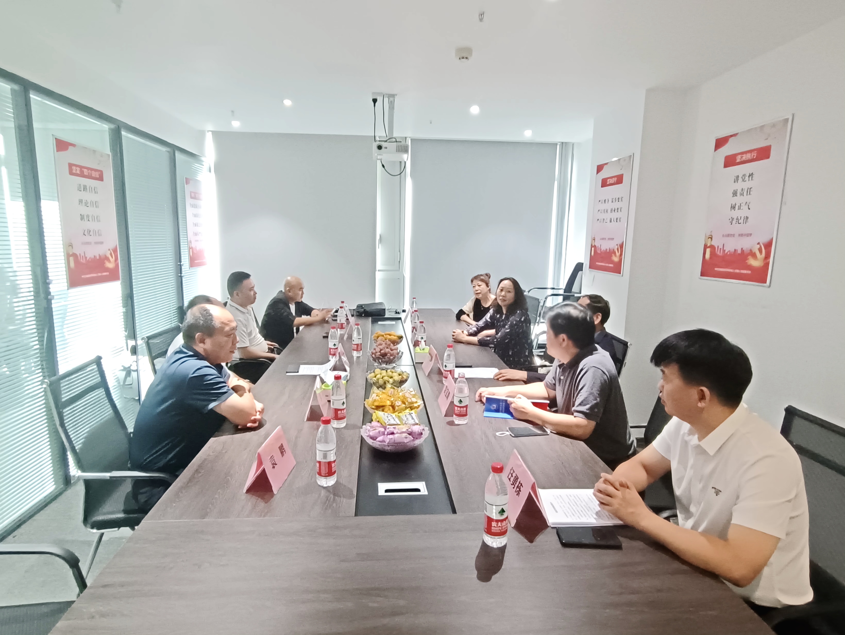 郑州市方城商会走访调研河南华盾实业集团有限公司(图2) 微信图片_20220928102546.jpg