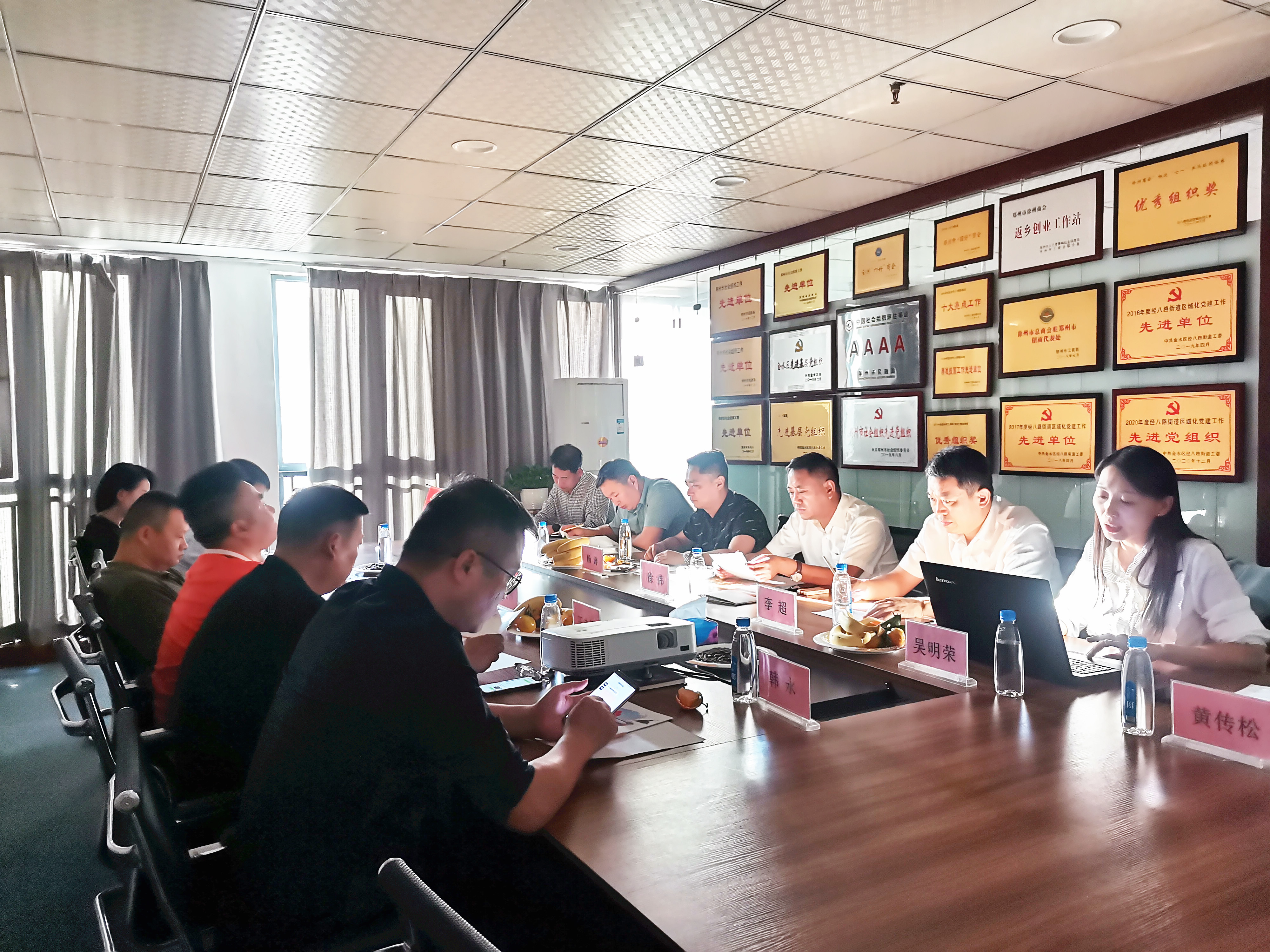 郑州市徐州商会“喜迎二十大 欢庆国庆节”座谈会成功召开(图1) 微信图片_20220930101955_副本.jpg