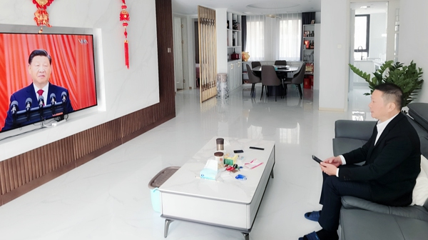 郑州市温州商会认真组织收看二十大报告(图2) 微信图片_20221016114858.jpg