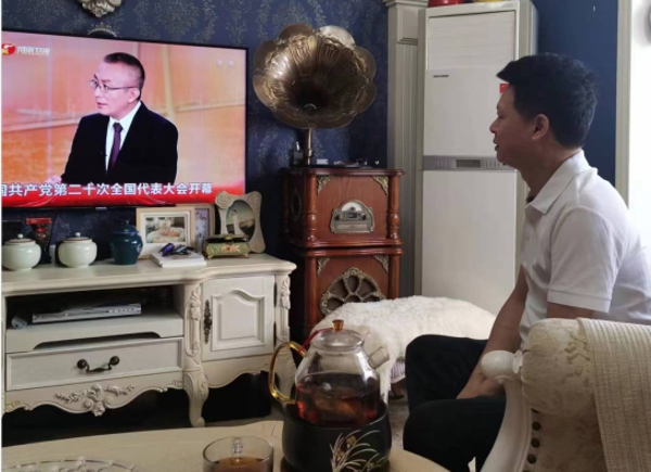 郑州市温州商会认真组织收看二十大报告(图3) 1665903342630.jpg