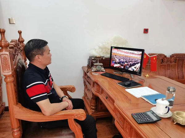 郑州市温州商会认真组织收看二十大报告(图5) 微信图片_20221016115211.jpg