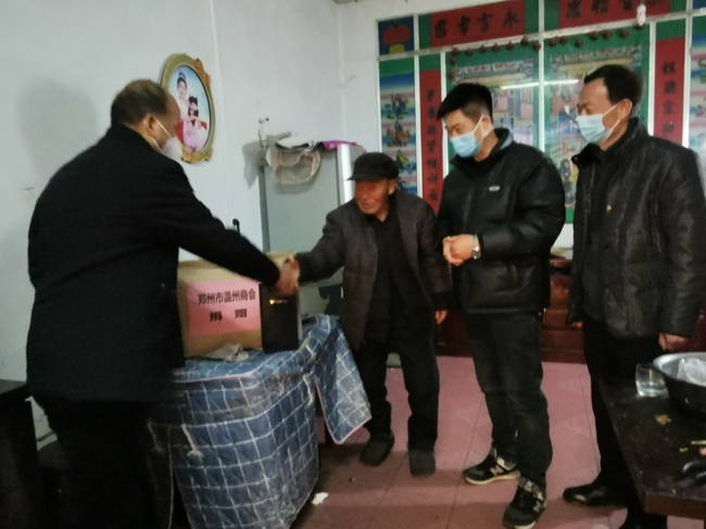 新春结对子 温暖送山乡---郑州市温州商会到登封乡村慰问帮扶(图2) 微信图片_20230113141524.jpg