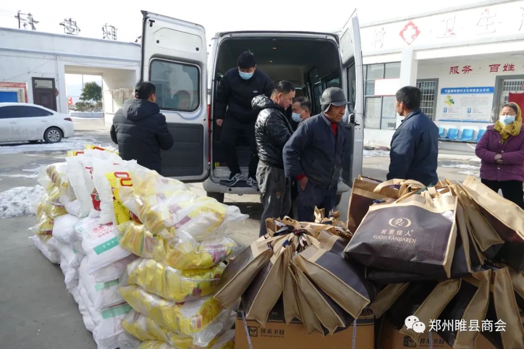 郑州市睢县商会精准帮扶献爱心--慰问新密平陌镇耿堂村贫困户(图2) 郑州市睢县商会精准帮扶献爱心--慰问新密平陌镇耿堂村贫困户(图2)