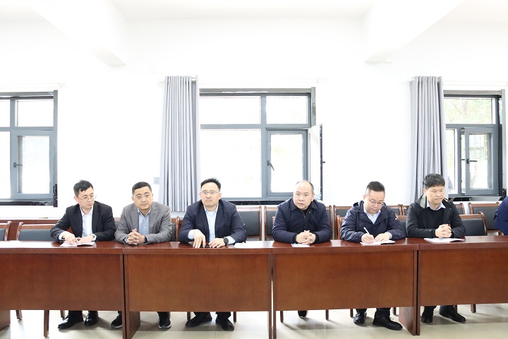 盐城商会开展名企走访交流活动,精准赋能会员企业(图3) 座谈1.jpg