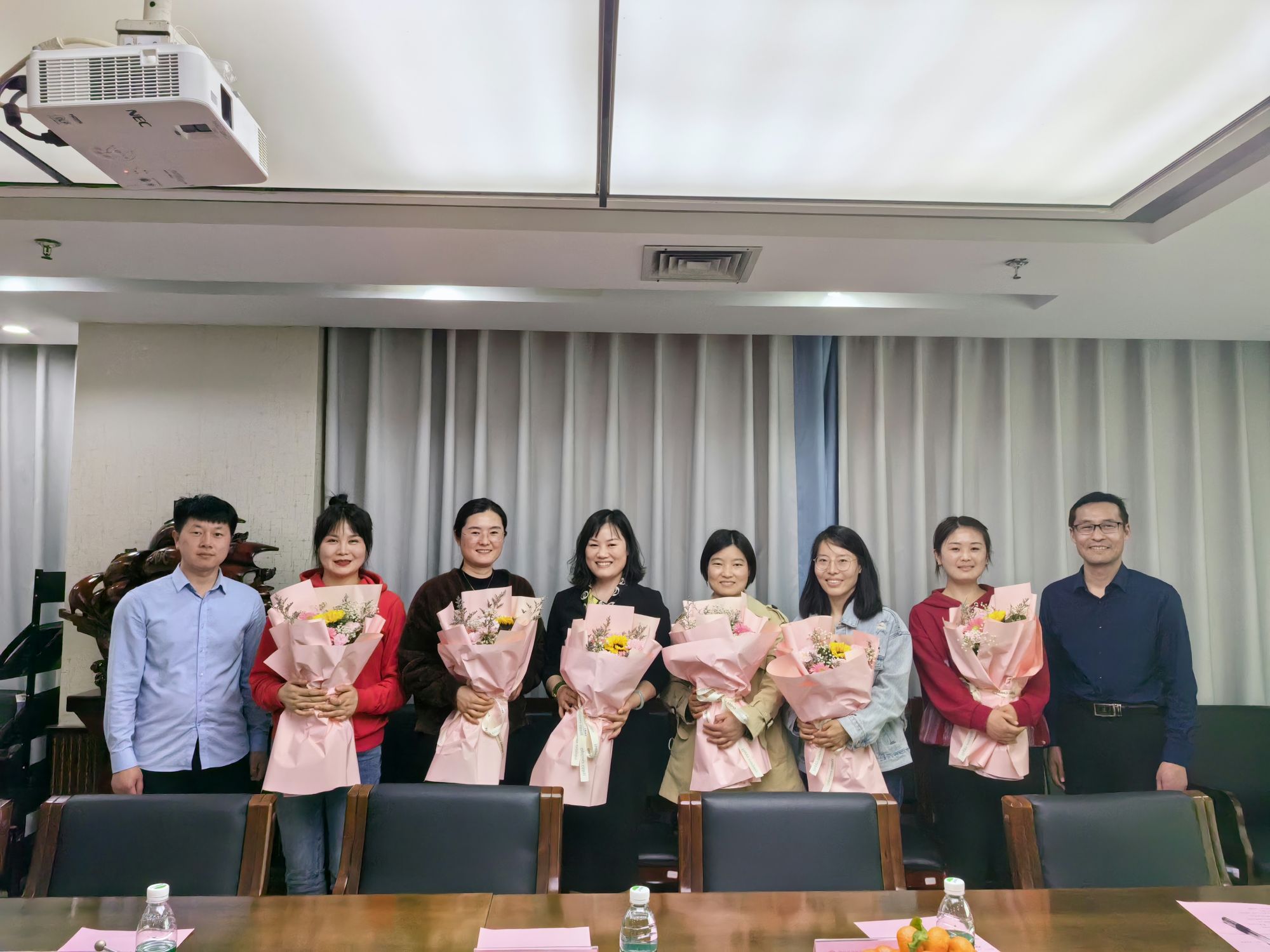 追梦二十大 · 巾帼绽芳华(图6) 244d6928616971334484aa7f8b5a299.jpg