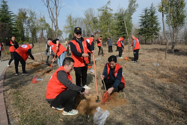 植树护绿 逐梦桃源 ---郑州市温州商会赴绿城桃花源组织开展植树踏青活动(图1) 微信图片_20230313120147.jpg