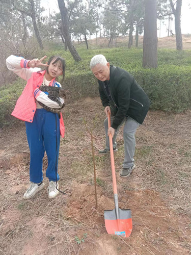 郑州东阳商会参与植树活动(图4) 微信图片_202303131526333_副本.jpg