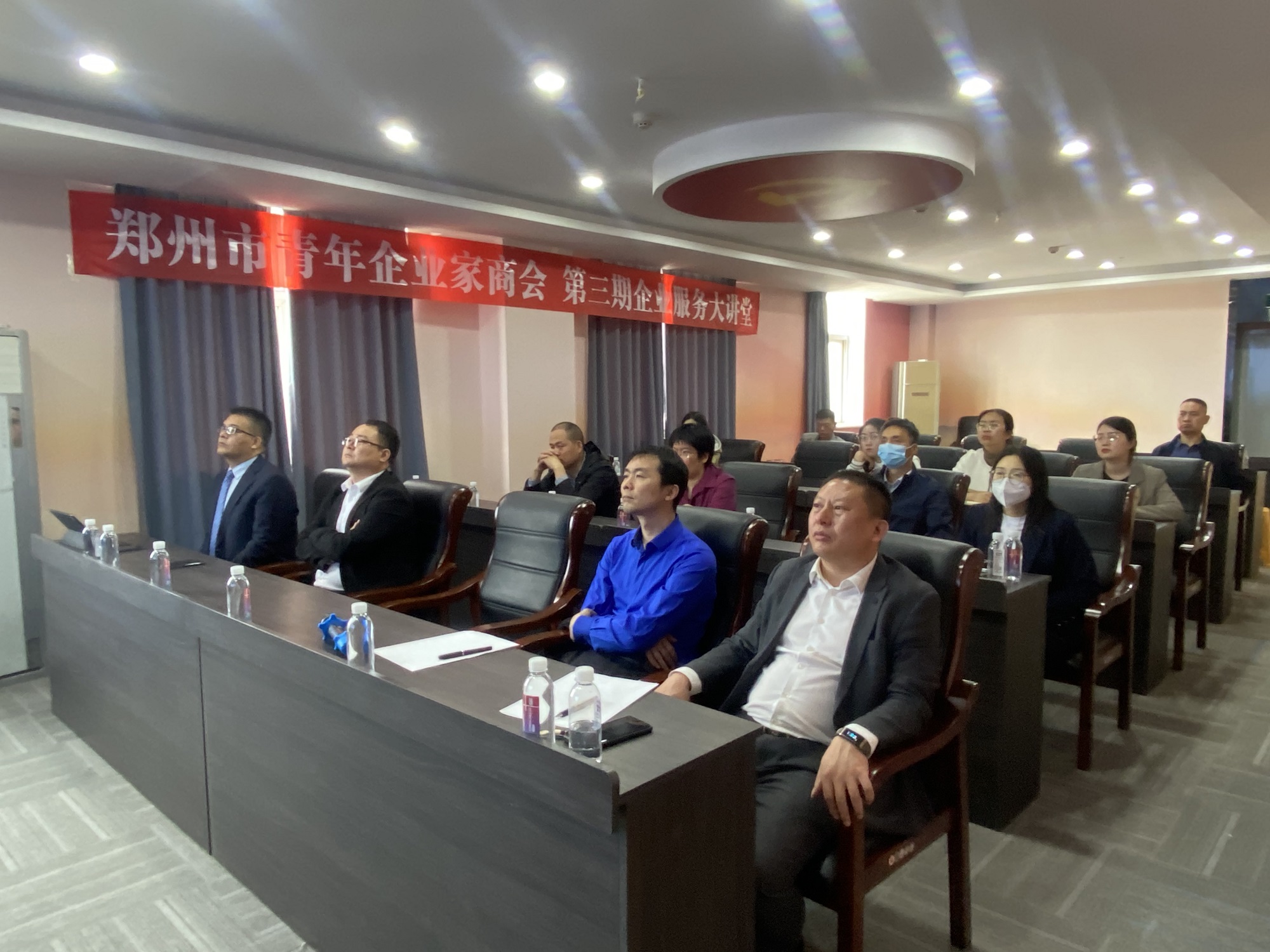 郑州市青年企业家商会举办第三期企业服务大讲堂(图1) 55ca7196c6c1f2c7c5601c36460cf10.jpg