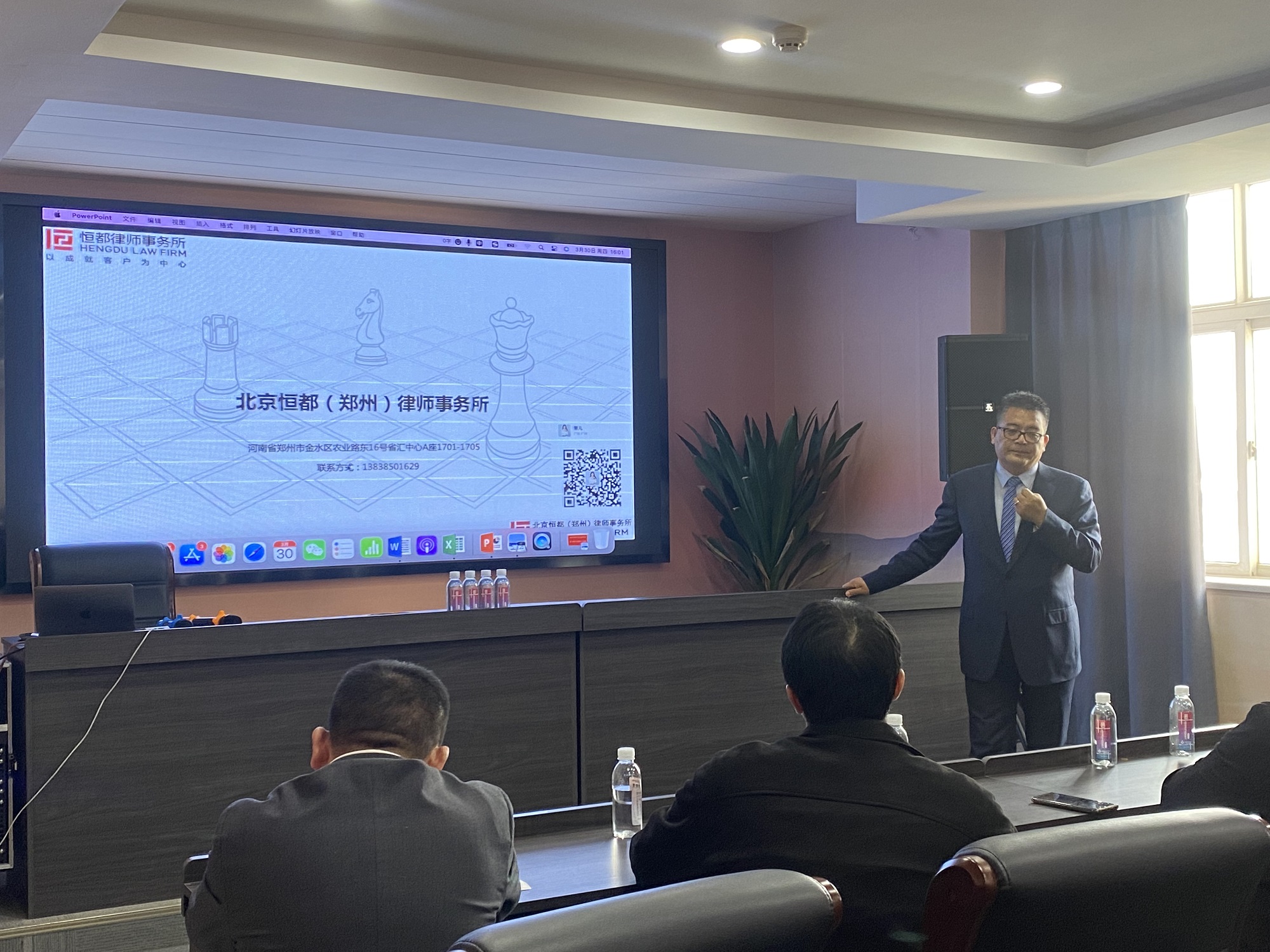 郑州市青年企业家商会举办第三期企业服务大讲堂(图3) a1bb60d23b12dfe30417c2fe7fd6acb.jpg