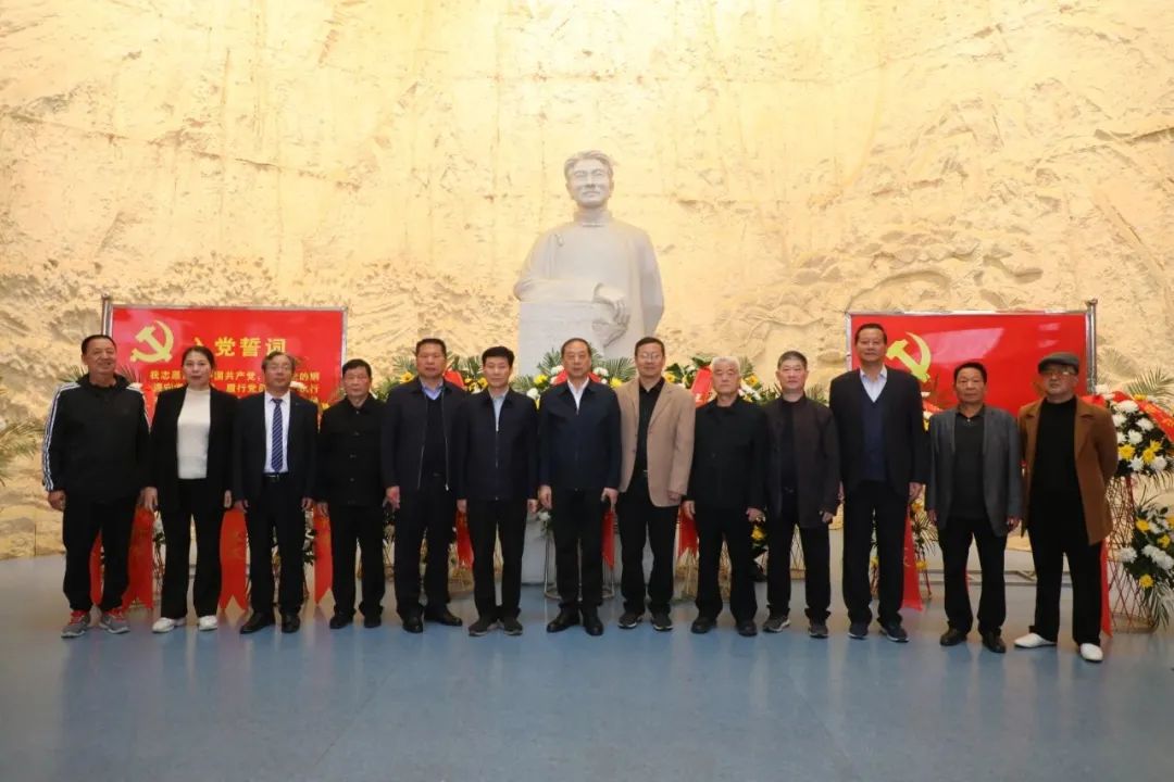 清明祭英烈 忠魂传万年----中共郑州市镇平商会党支部举办彭雪枫将军祭奠活动(图9) 清明祭英烈 忠魂传万年----中共郑州市镇平商会党支部举办彭雪枫将军祭奠活动(图9)