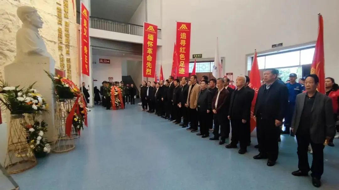 清明祭英烈 忠魂传万年----中共郑州市镇平商会党支部举办彭雪枫将军祭奠活动(图3) 清明祭英烈 忠魂传万年----中共郑州市镇平商会党支部举办彭雪枫将军祭奠活动(图3)