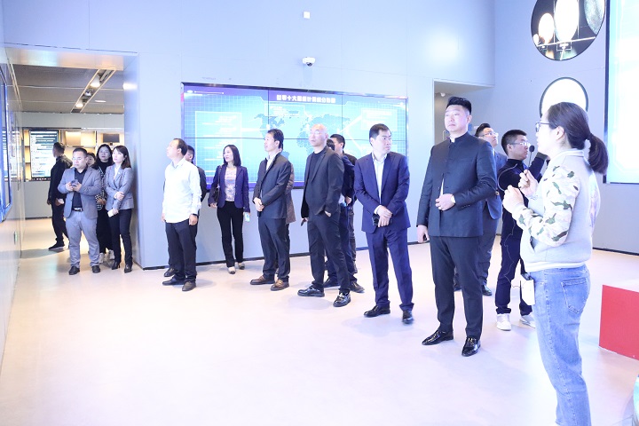 郑州市盐城商会赴国家超级计算机郑州中心参观学习(图2) 2.jpg