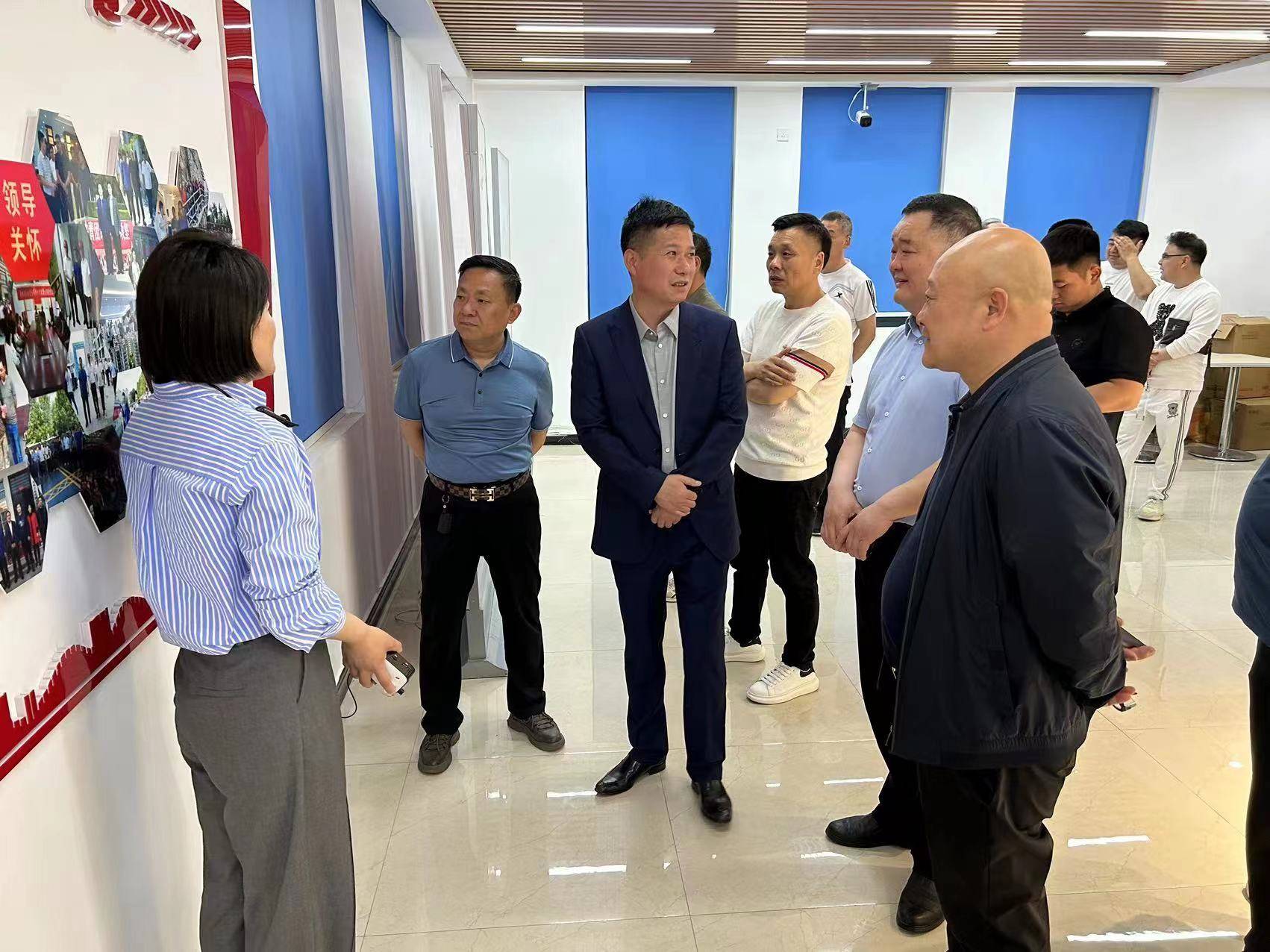 郑州市襄城商会“服务家乡 五一望月之夜”活动圆满结束(图2) 3.jpg