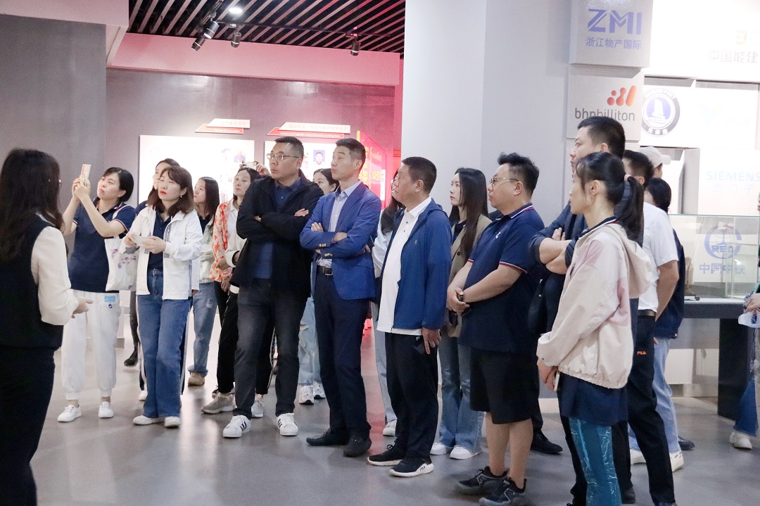 郑州市盐城商会组织赴世界500强企业—敬业集团参观学习(图1) 6ae009aa20a2f6c1566a5e1e298e194.jpg