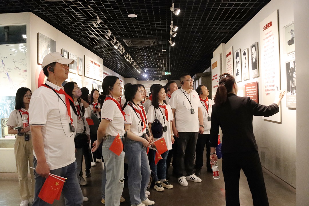 学思想、强党性、重实践、建新功 郑州市盐城商会组织企业家赴西柏坡开展主题教育活动(图4) f2c8b07b72a8139ee17631d8be93305.jpg