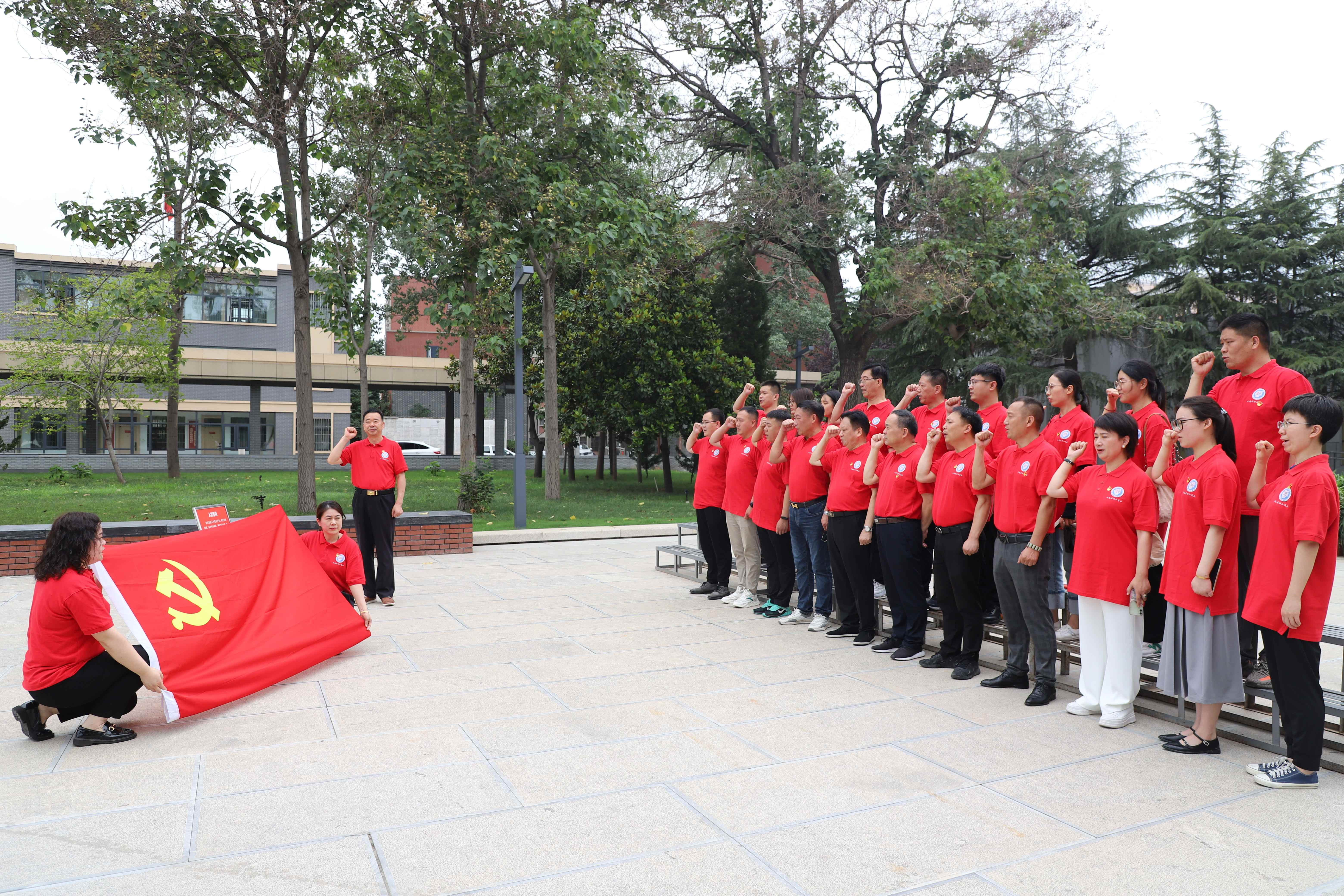 学思践悟二十大,踔厉奋发新征程——郑州市金华商会庆祝中国共产党成立102周年主题党日活动 (图2) 微信图片_20230630110228_副本.jpg
