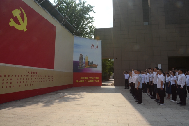 重温党史 激励奋进---郑州市温州商会组织党员走进郑州党史馆开展“践行二十大,奋进新征程”主题活动(图1) 微信图片_20230719171615.jpg