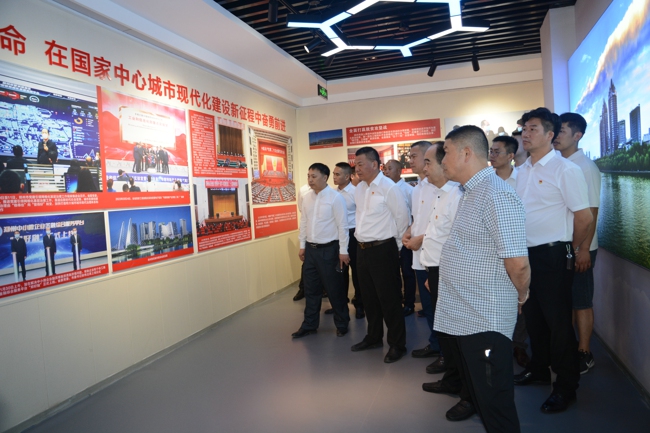 重温党史 激励奋进---郑州市温州商会组织党员走进郑州党史馆开展“践行二十大,奋进新征程”主题活动(图3) 微信图片_20230719173517.jpg