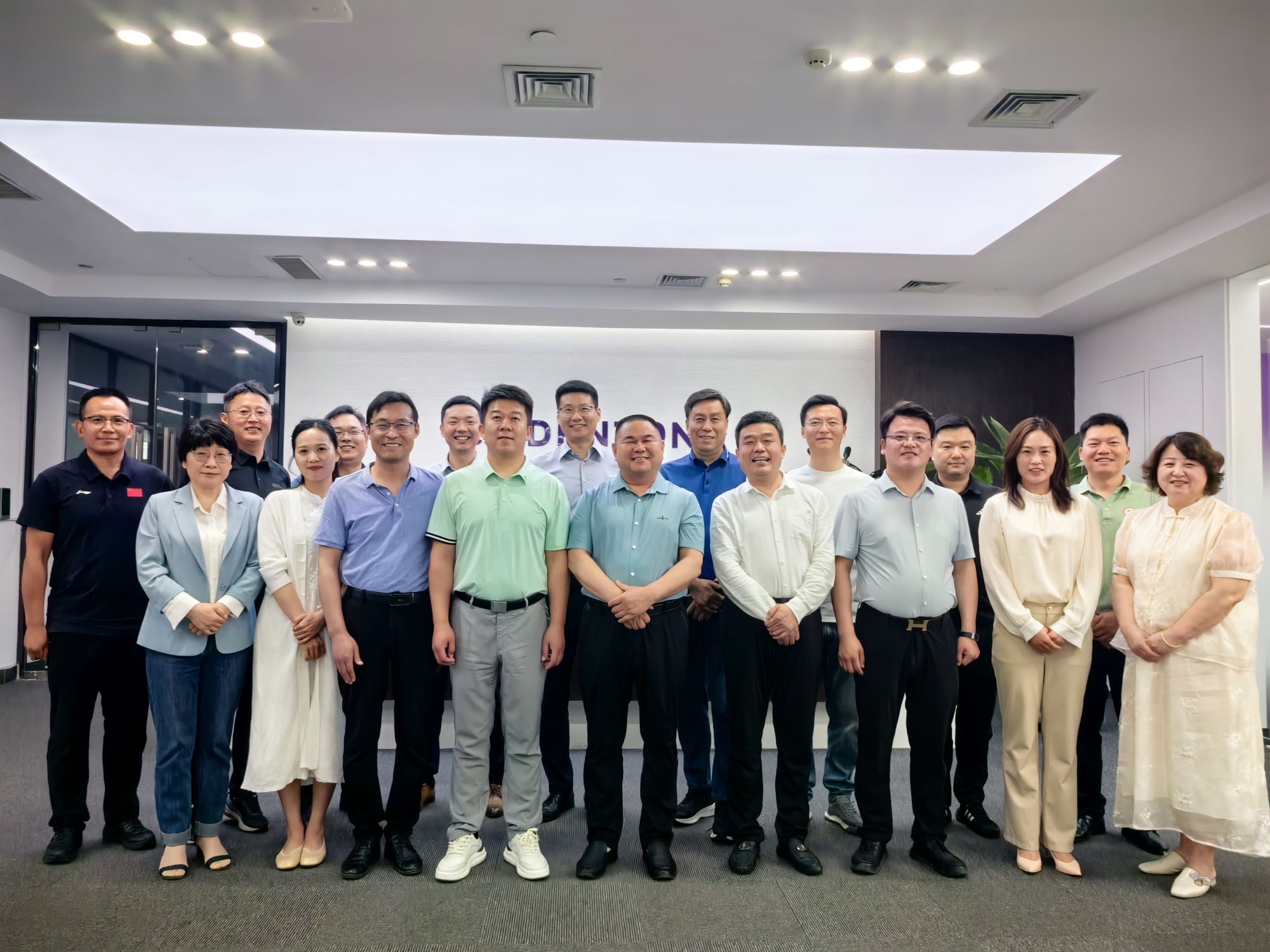 郑州延津商会举办企业发展特约教练聘请仪式暨企业管理交流活动(图1) 郑州延津商会举办企业发展特约教练聘请仪式暨企业管理交流活动(图1)