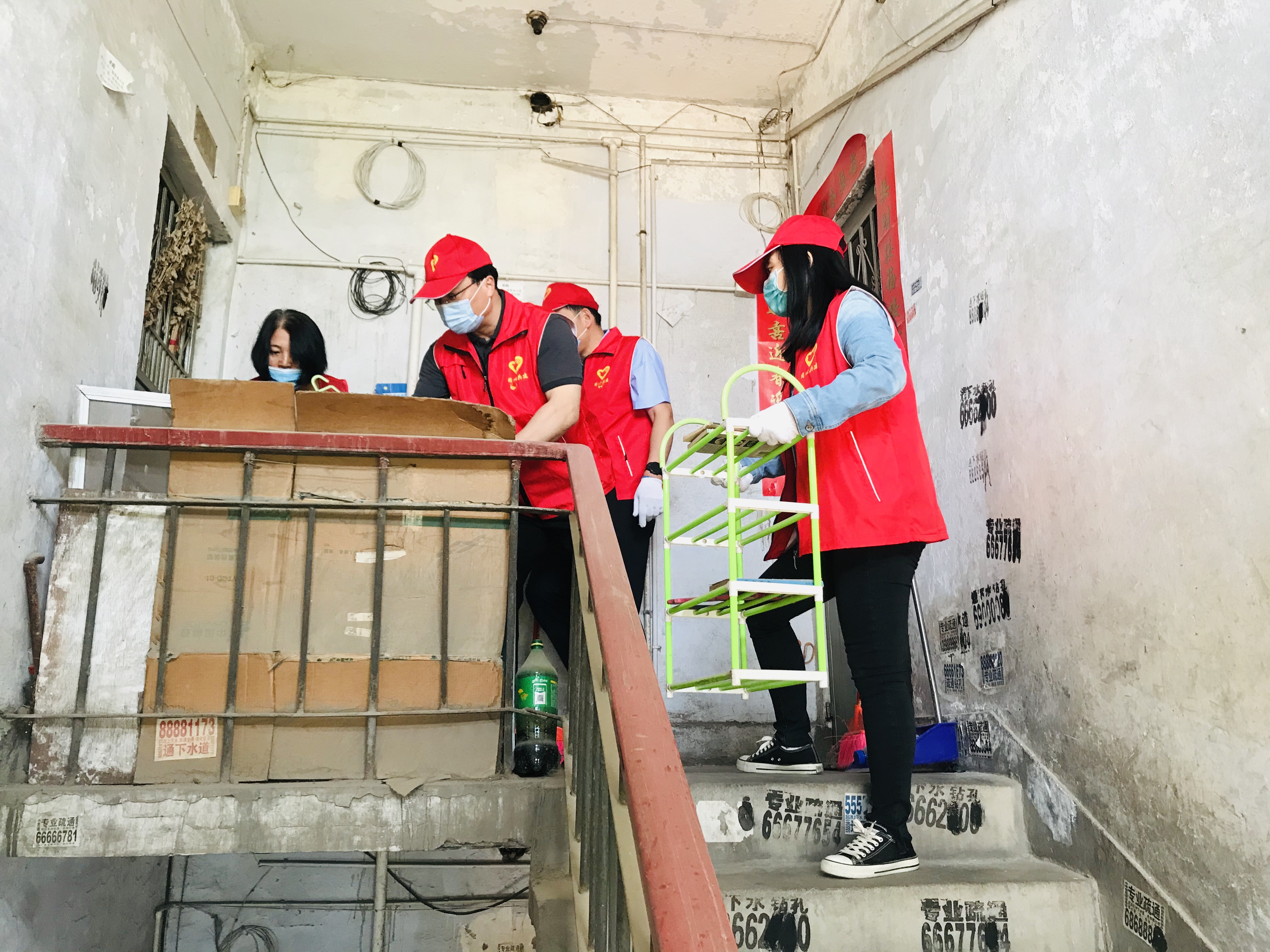 党派工商联支部开展社区志愿服务活动(图1) 党派工商联支部开展社区志愿服务活动(图1)