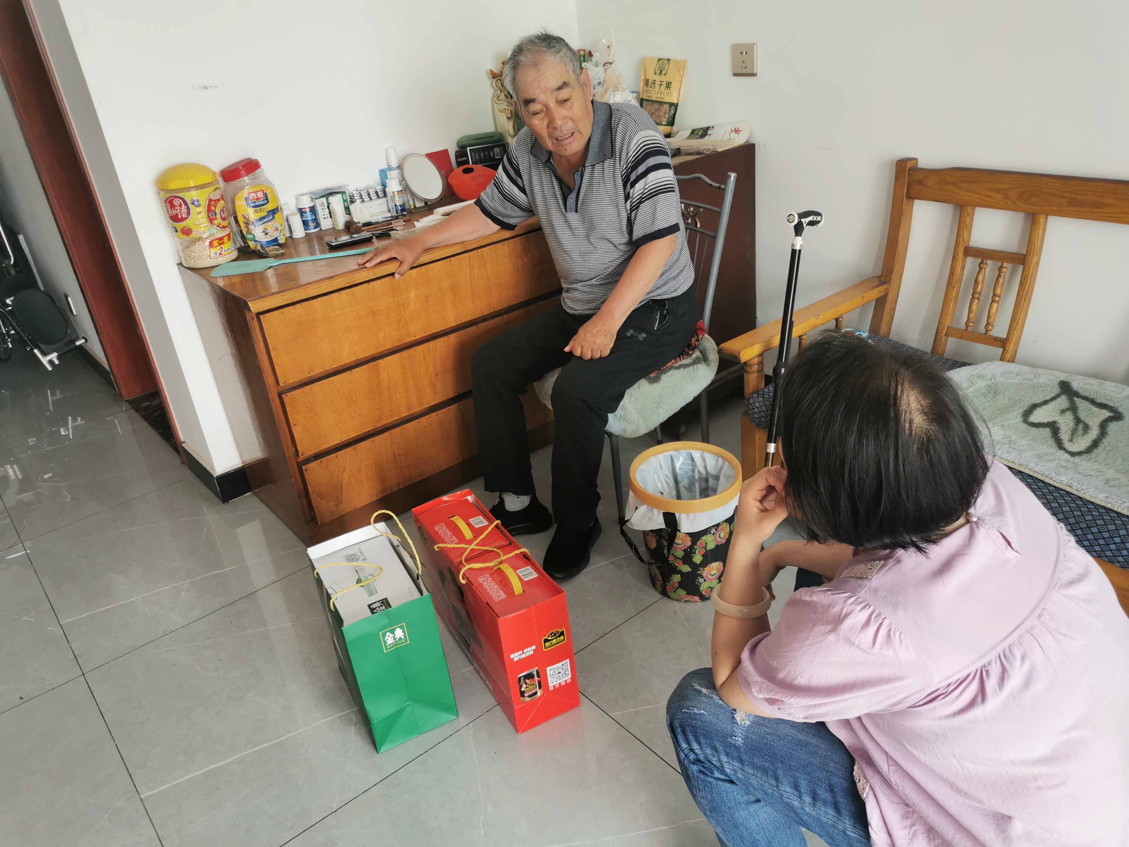 迎七一 送关怀——登封市工商联开展七一前夕走访慰问活动(图1) 迎七一 送关怀——登封市工商联开展七一前夕走访慰问活动(图1)