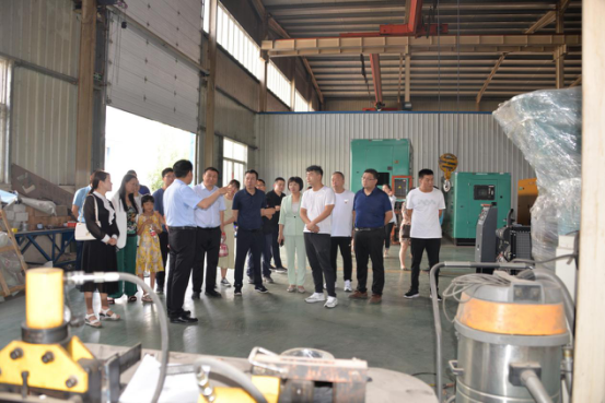 荥阳市委统战部、市工商联 组织开展“学党史、悟初心、谋发展”民营企业对标提升活动(图1) 荥阳市委统战部、市工商联 组织开展“学党史、悟初心、谋发展”民营企业对标提升活动(图1)