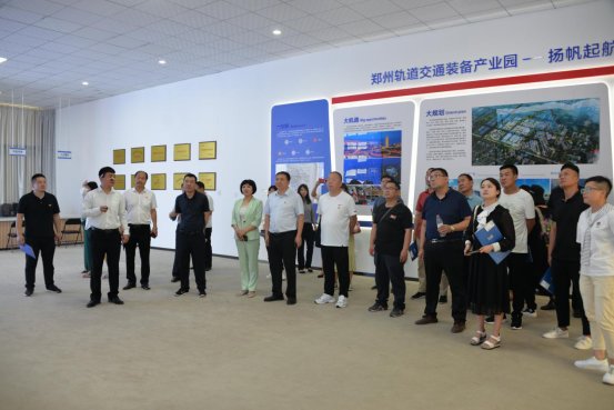 荥阳市委统战部、市工商联 组织开展“学党史、悟初心、谋发展”民营企业对标提升活动(图3) 荥阳市委统战部、市工商联 组织开展“学党史、悟初心、谋发展”民营企业对标提升活动(图3)