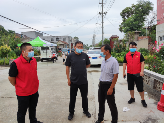 荥阳市工商联:让党旗在防疫一线高高飘扬(图2) 荥阳市工商联:让党旗在防疫一线高高飘扬(图2)