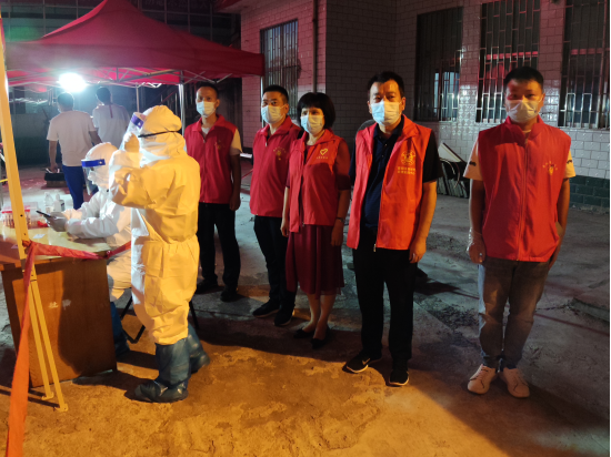 荥阳市工商联:让党旗在防疫一线高高飘扬(图1) 荥阳市工商联:让党旗在防疫一线高高飘扬(图1)