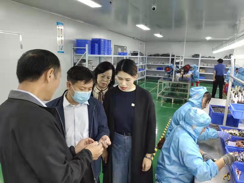 登封市委常委、统战部长、市委办主任何聪道调研民营企业(图1) 登封市委常委、统战部长、市委办主任何聪道调研民营企业(图1)