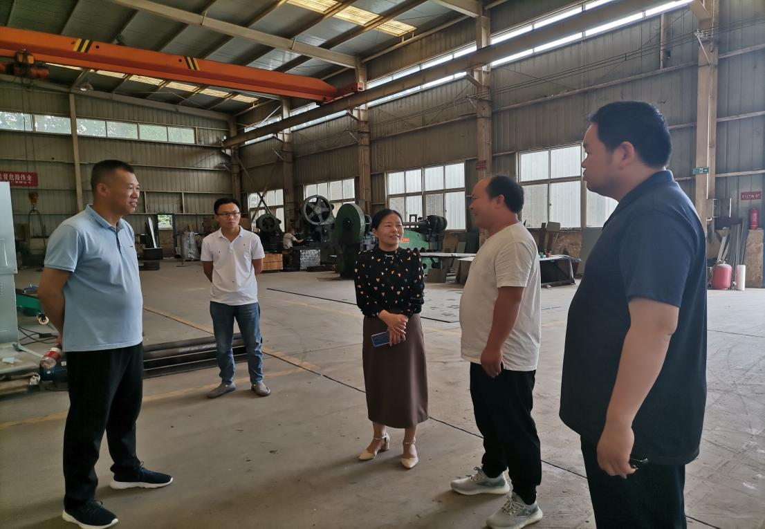 万滩镇:“五突出五强化”扎实推进“万人助万企”活动(图3) 万滩镇:“五突出五强化”扎实推进“万人助万企”活动(图3)