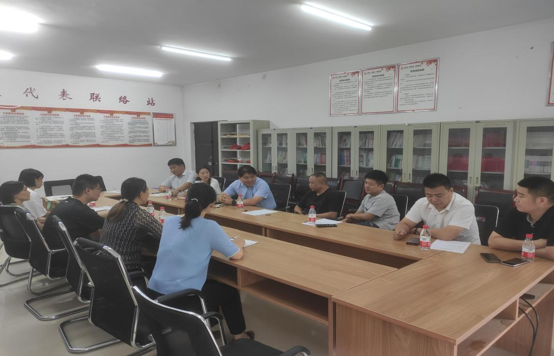 万滩镇:“五突出五强化”扎实推进“万人助万企”活动(图1) 万滩镇:“五突出五强化”扎实推进“万人助万企”活动(图1)