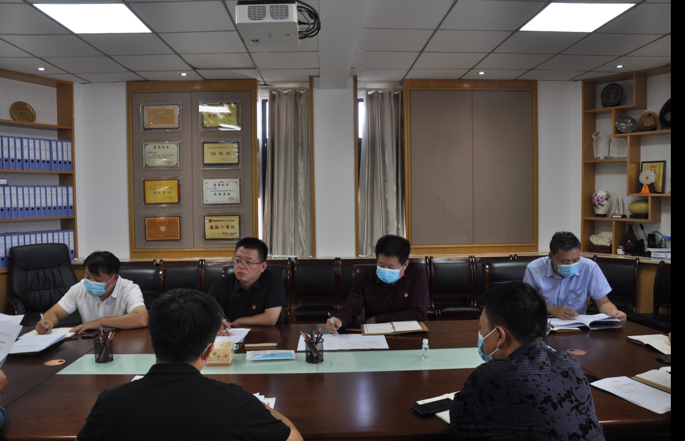 伟德首页官网下载召开第十二次党组中心组理论学习(图2) 伟德首页官网下载召开第十二次党组中心组理论学习(图2)