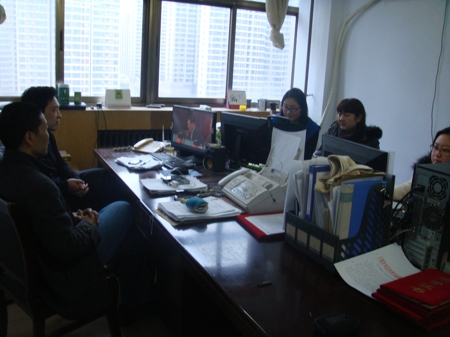 二七区工商联积极收听收看《2014年中国民营经济大家谈》(图1) 二七区工商联积极收听收看《2014年中国民营经济大家谈》(图1)