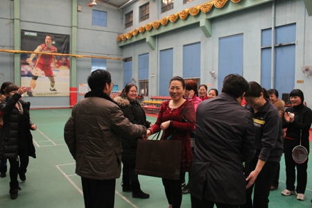 二七区工商联举办羽毛球友谊赛(图1) 二七区工商联举办羽毛球友谊赛(图1)
