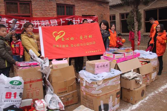 管城回族区东大街办事处组织辖区非公经济人士开展爱心活动(图1) 管城回族区东大街办事处组织辖区非公经济人士开展爱心活动(图1)