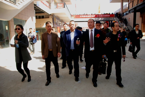 郑州市温州商会:渑池万洋国际商贸博览城举行试营业盛典(图2) 郑州市温州商会:渑池万洋国际商贸博览城举行试营业盛典(图2)