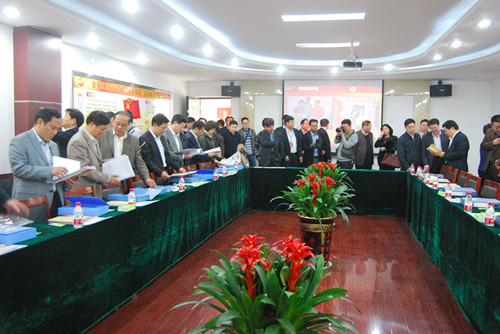 管城区工商联:全省非公有制经济人士理想信念实践活动推进会在管城回族区召开(图2) 管城区工商联:全省非公有制经济人士理想信念实践活动推进会在管城回族区召开(图2)